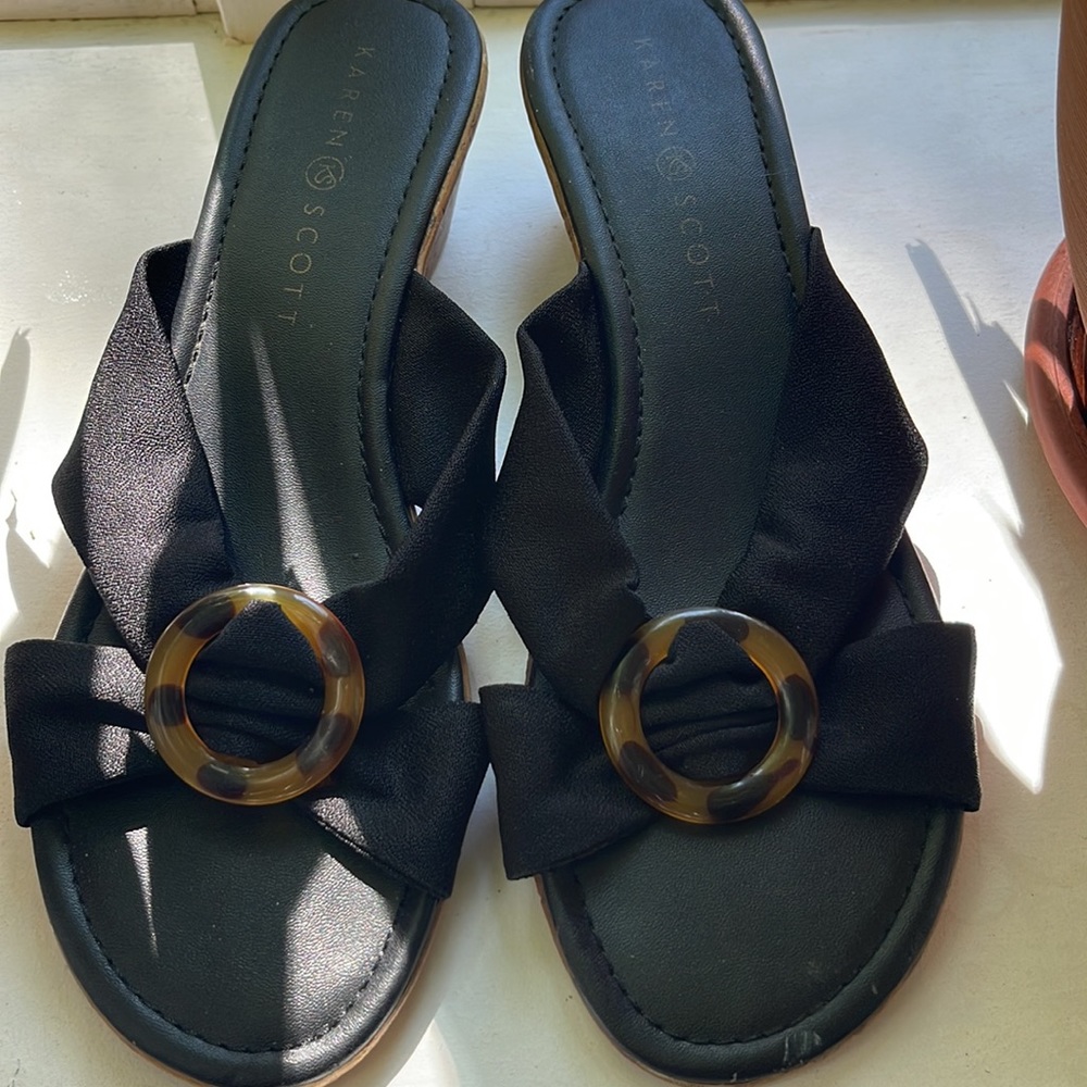 KAREN SCOTT SANDALS IN SIZE 8.5